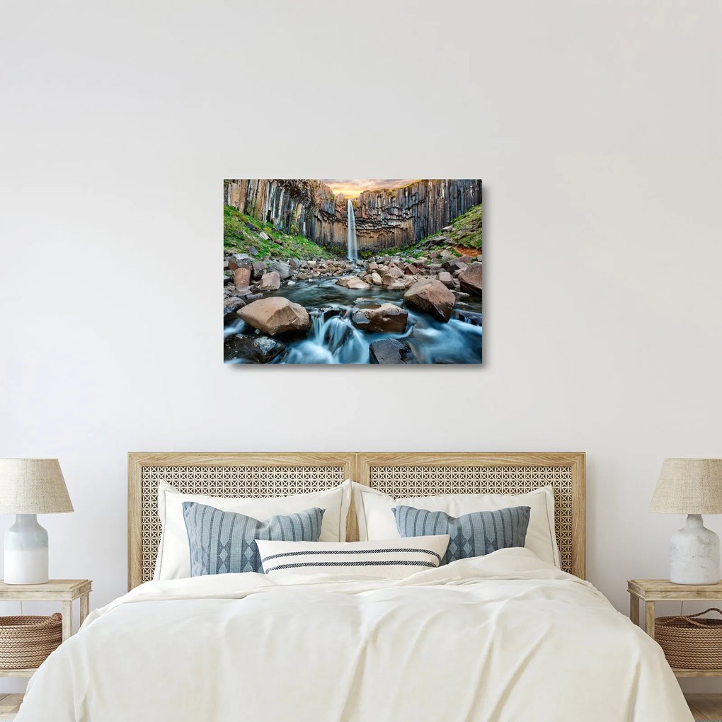 Tablou pe sticlă - Cascada Svartifoss, Islanda (70x50 cm)