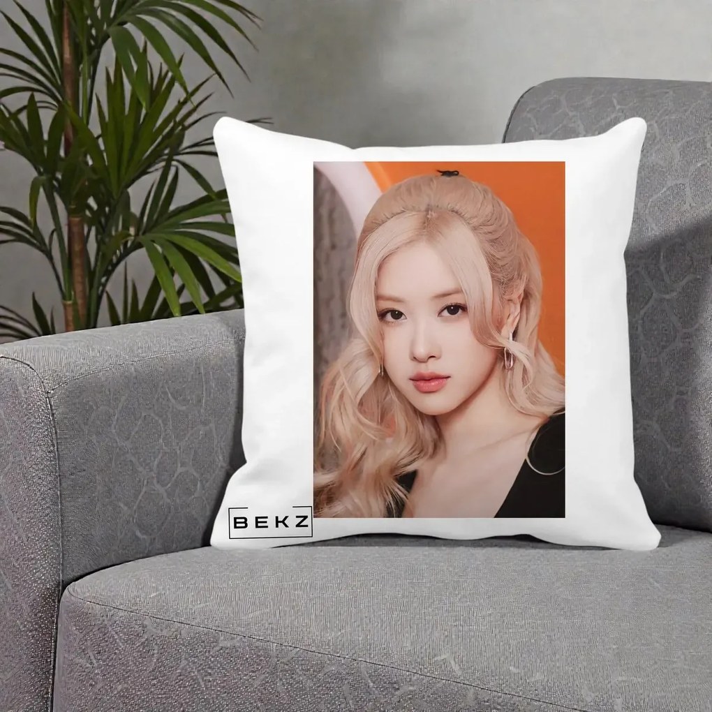 Perna Personalizata K-pop BLACKPINK cu Funda Rosie, 40x40 cm, Alba Mata, Husa Detasabila, Perna Inclusa, BEKZ®