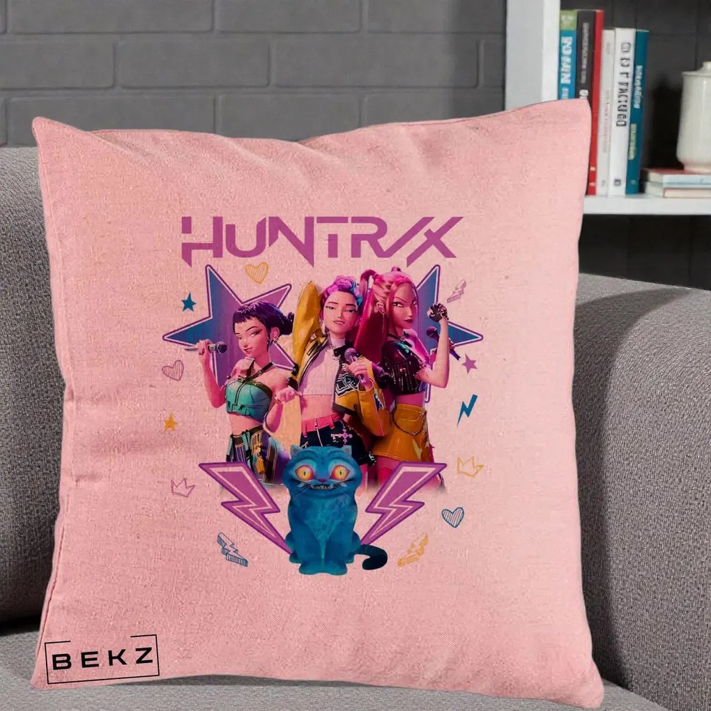 Perna Personalizata K-pop HUNTRX Trio 3D cu Pisica Fulgere, 40x40 cm, Roz, Husa Detasabila, Perna Inclusa, BEKZ®