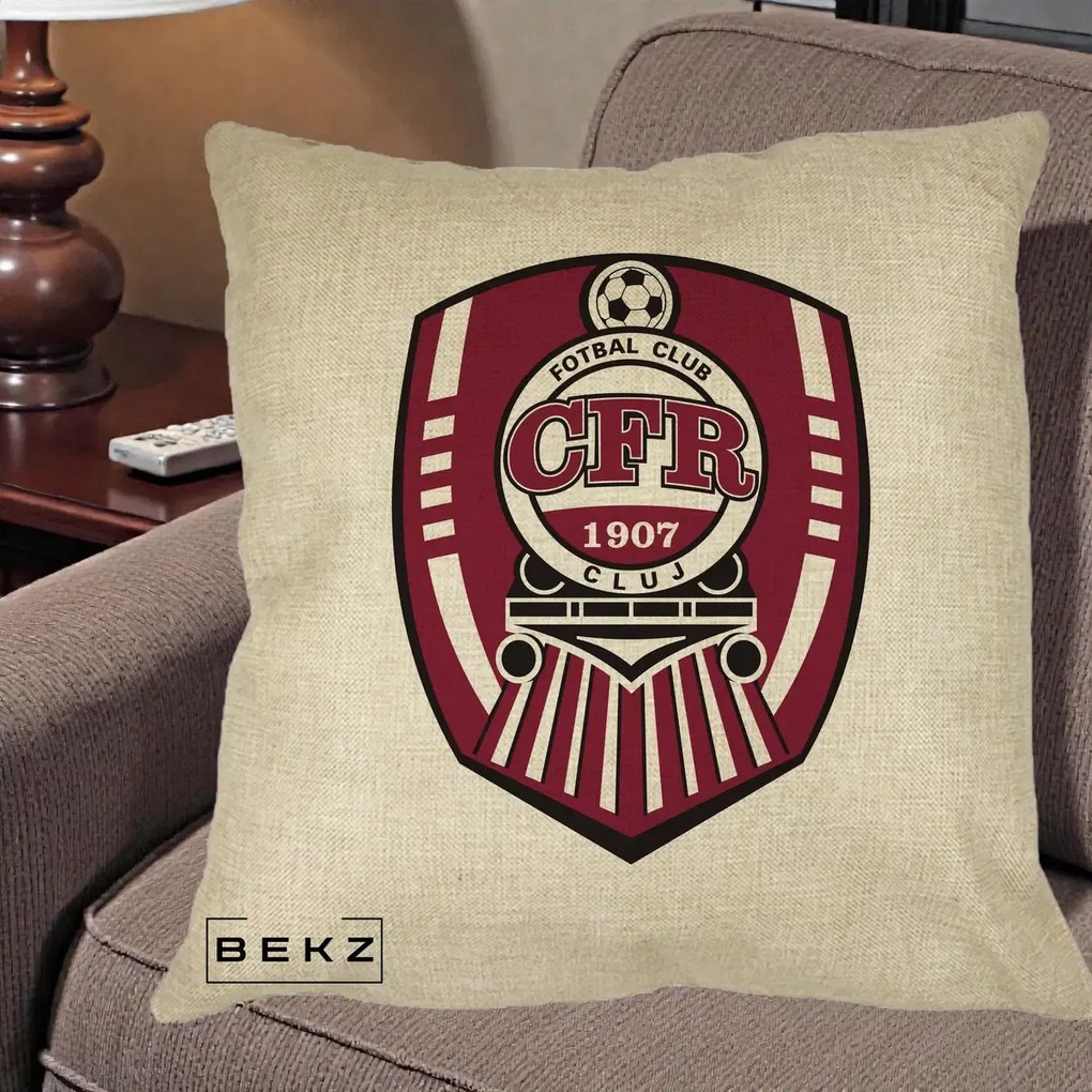 Perna Personalizata CFR Cluj Fotbal Club 1907, 40x40 cm, Crem, Husa Detasabila, Perna Inclusa, BEKZ®