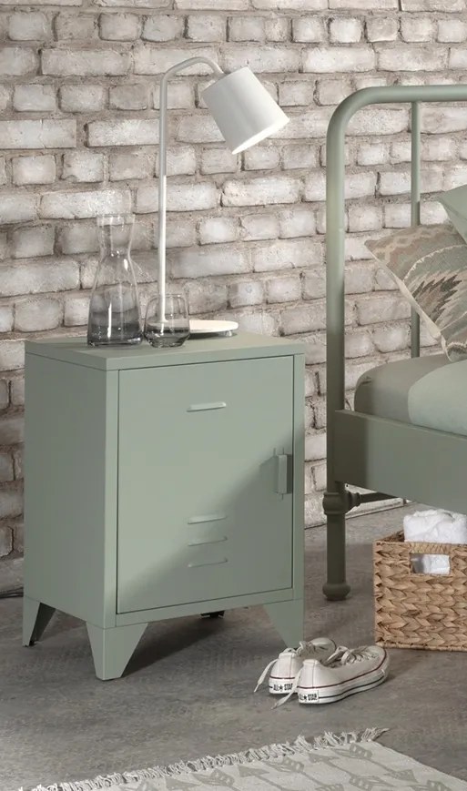 Set BRONXX este format din Pat copiiul BRONXX verde măsliniu (90x200 cm) cu NOPTIERA camera copiiasortată verde măsliniu.