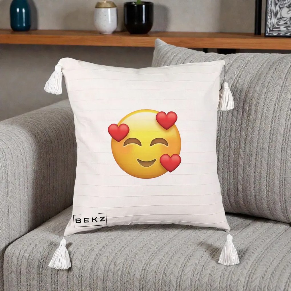 Perna Decorativa Emoji cu 3 Inimi, 40x40 cm, Bej cu Franjuri, Husa Detasabila, Perna Inclusa, BEKZ®