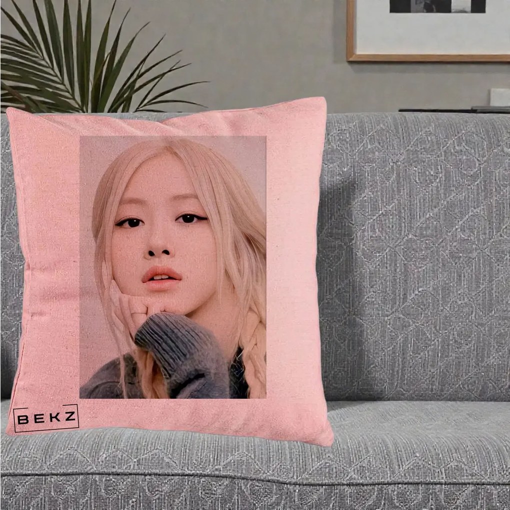 Perna Personalizata K-pop BLACKPINK Rose cu Jucarie de Plus, 40x40 cm, Roz, Husa Detasabila, Perna Inclusa, BEKZ®