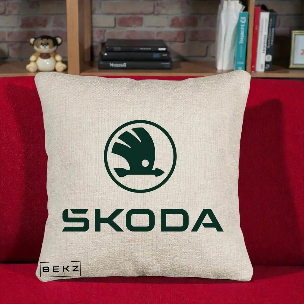 Perna Personalizata cu emblema Skoda, 40x40 cm, Bej Canapea, Husa Detasabila, Perna Inclusa, BEKZ®