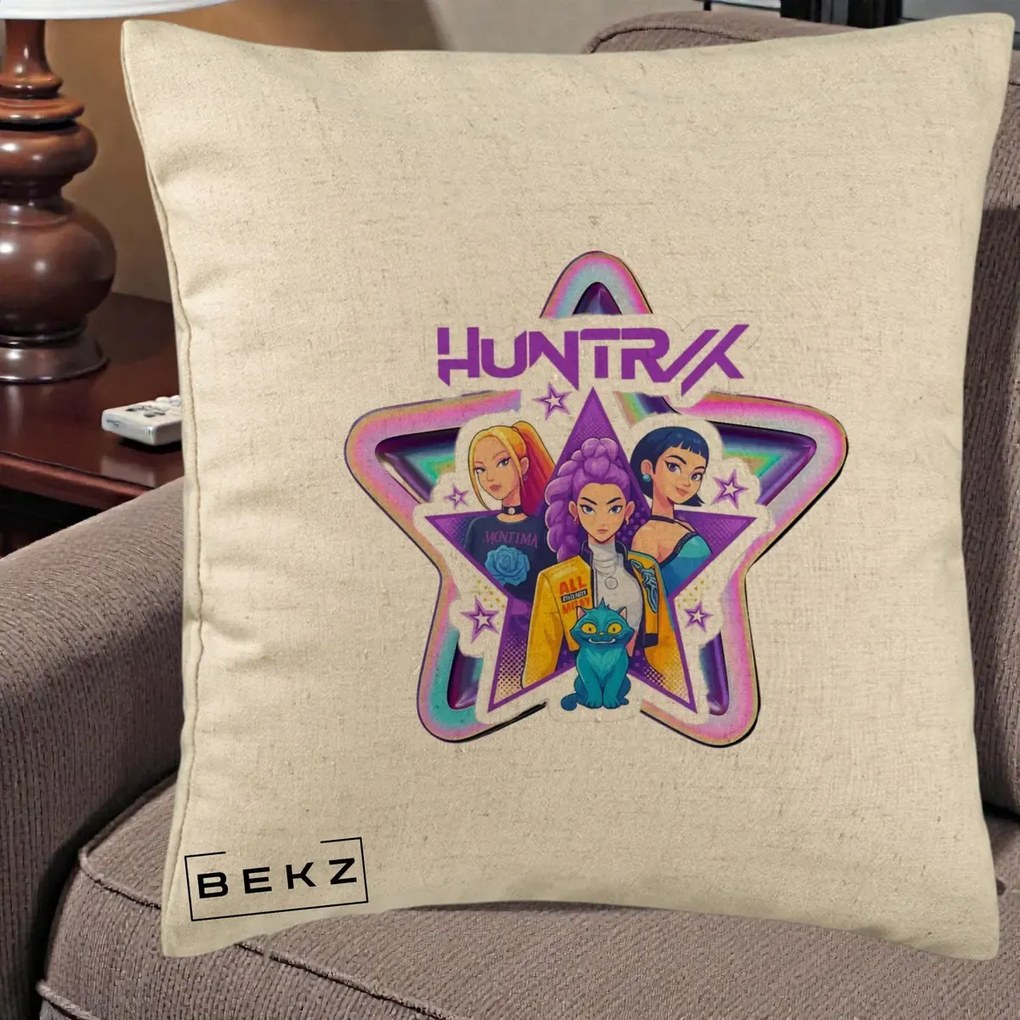 Perna Personalizata K-pop HUNTRX Trio Stea cu Pisica, 40x40 cm, Bej, Husa Detasabila, Perna Inclusa, BEKZ®