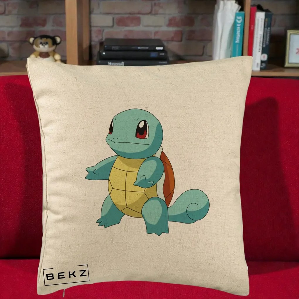 Perna Personalizata Squirtle Pokemon, 40x40 cm, Bej, Husa Detasabila, Perna Inclusa, BEKZ®