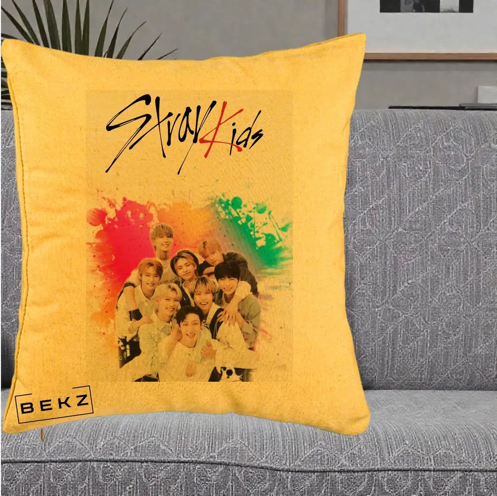 Perna Personalizata K-pop Stray Kids cu Splash Multicolor, 40x40 cm, Galben, Husa Detasabila, Perna Inclusa, BEKZ®