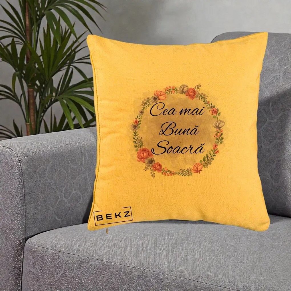 Cadou pentru Soacra - Perna Personalizata Cea mai Buna Soacra cu Coronita Flori Roz si Mov, 40x40 cm, Galben, Husa Detasabila, Perna Inclusa, BEKZ®
