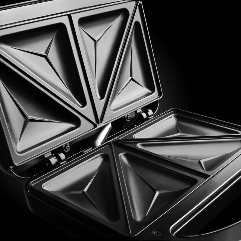 La mâna a doua: Sandwich maker Russell Hobbs Fiesta Deep Fill 24540-56 3in1, 750 W, 4 sandwich-uri, 3 placi diferite, Otel inoxidabil, Negru