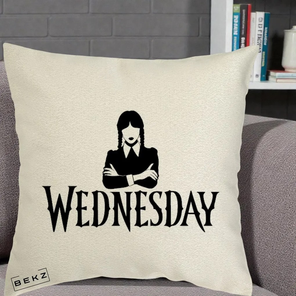 Perna Personalizata Wednesday Addams cu Brate Incrucisate, 40x40 cm, Ecru, Husa Detasabila, Perna Inclusa, BEKZ®