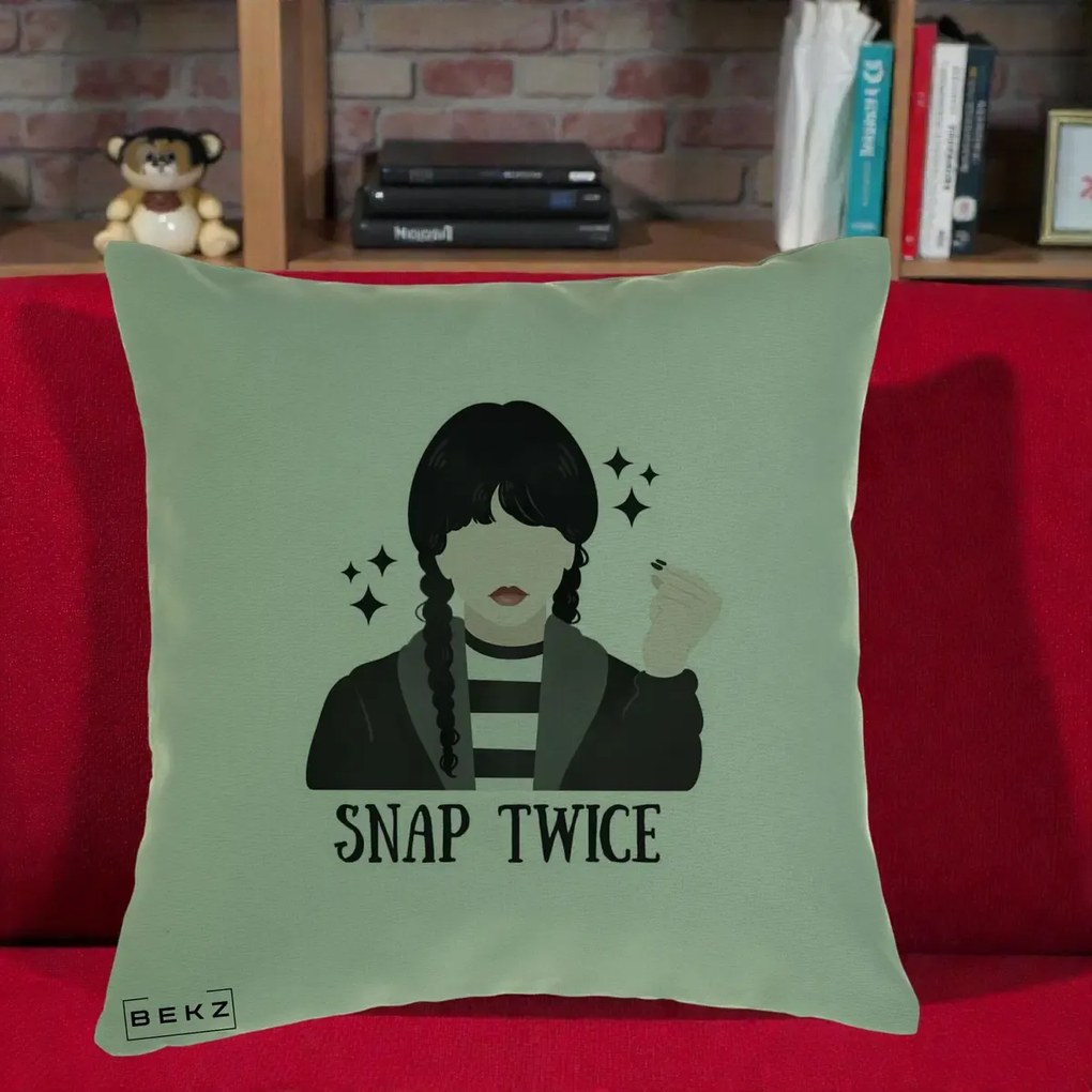 Perna Personalizata Wednesday Snap Twice, 40x40 cm, Verde, Husa Detasabila, Perna Inclusa, BEKZ®