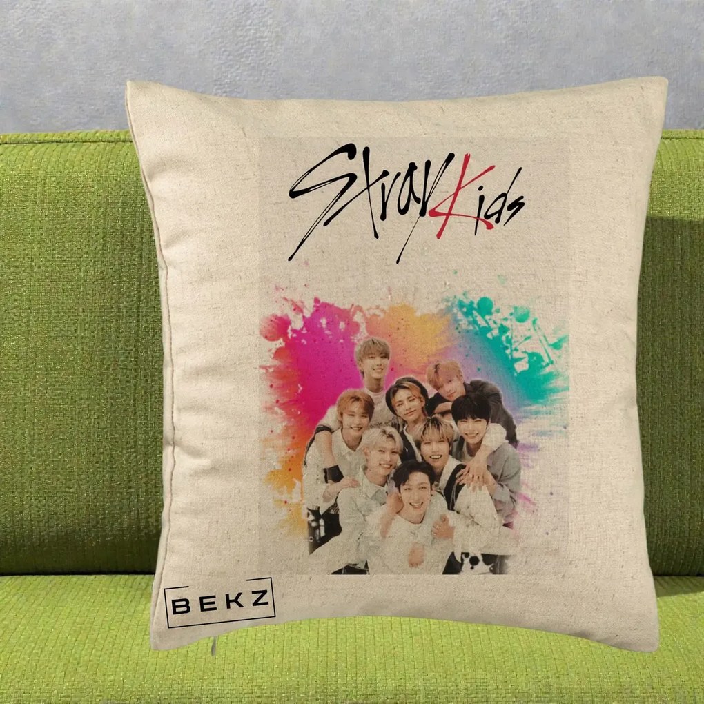 Perna Personalizata K-pop Stray Kids cu Splash Multicolor, 40x40 cm, Bej, Husa Detasabila, Perna Inclusa, BEKZ®