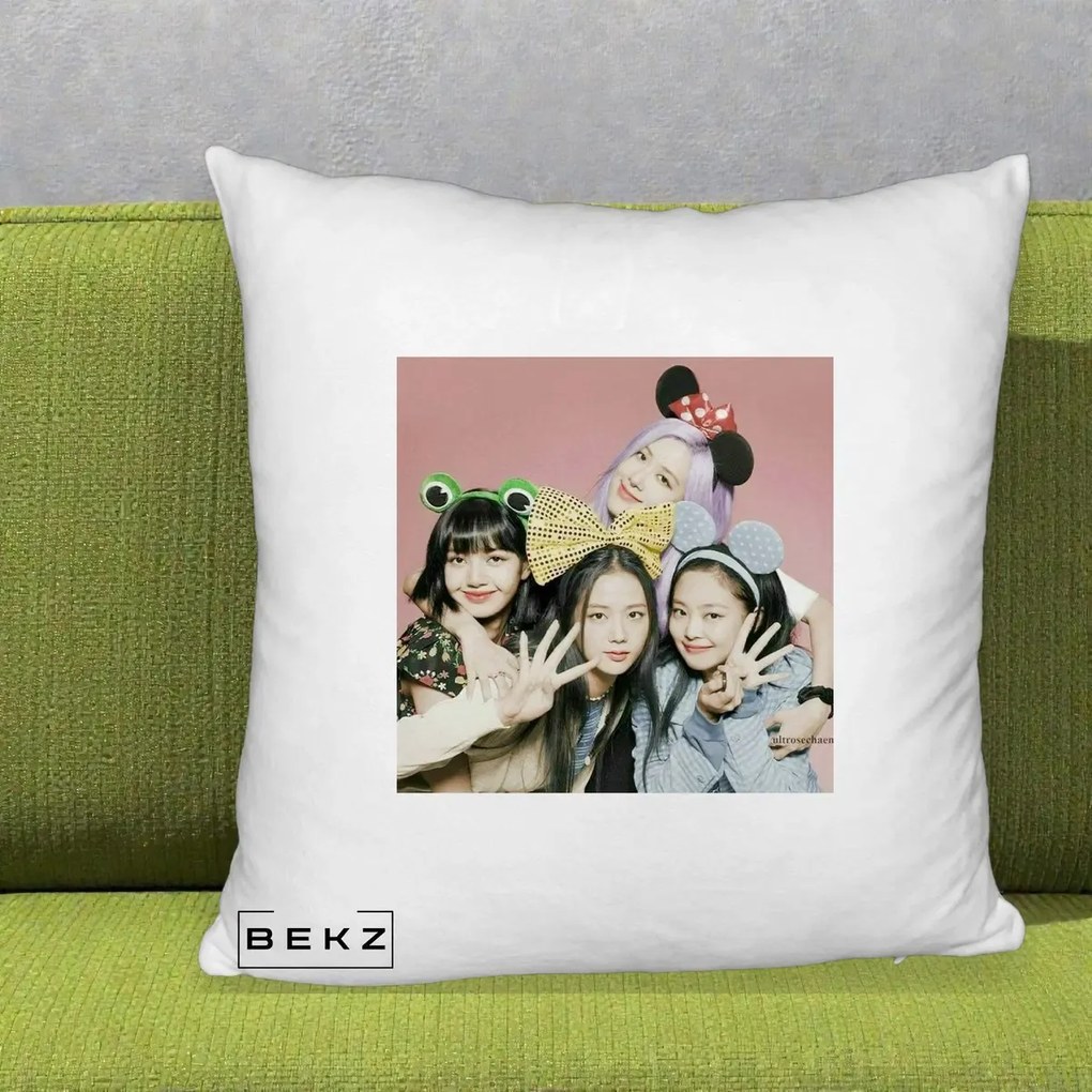 Perna Personalizata K-pop BLACKPINK Accesorii Haioase, 40x40 cm, Alb Pufos, Husa Detasabila, Perna Inclusa, BEKZ®