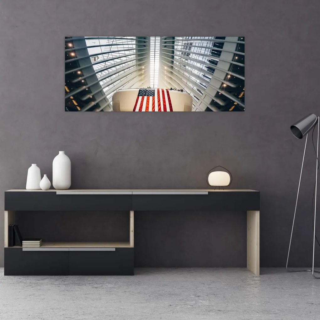 Tablou unei construcții cu steagul SUA (120x50 cm)