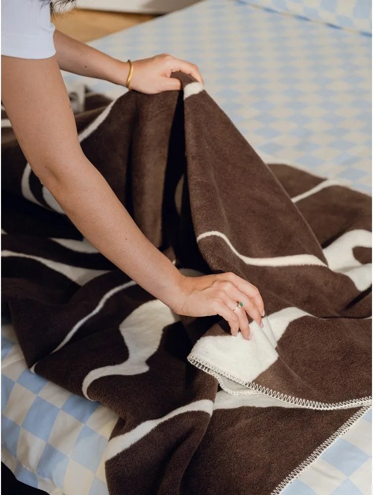 Pătură maro/crem 150x200 cm Felu – noo.ma