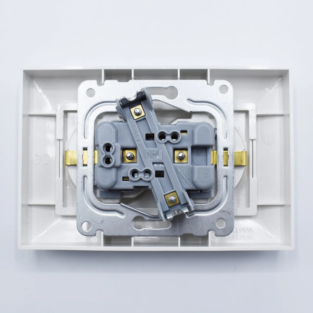 Priza dubla cu impamantare si protectie copii Arkedia Panasonic, ST, alba