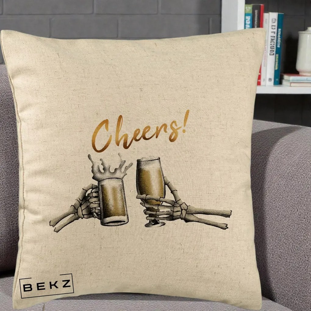 Perna Decorativa Halloween Cheers Schelete cu Bere, 40x40 cm, Bej, Husa Detasabila, Perna Inclusa, BEKZ®