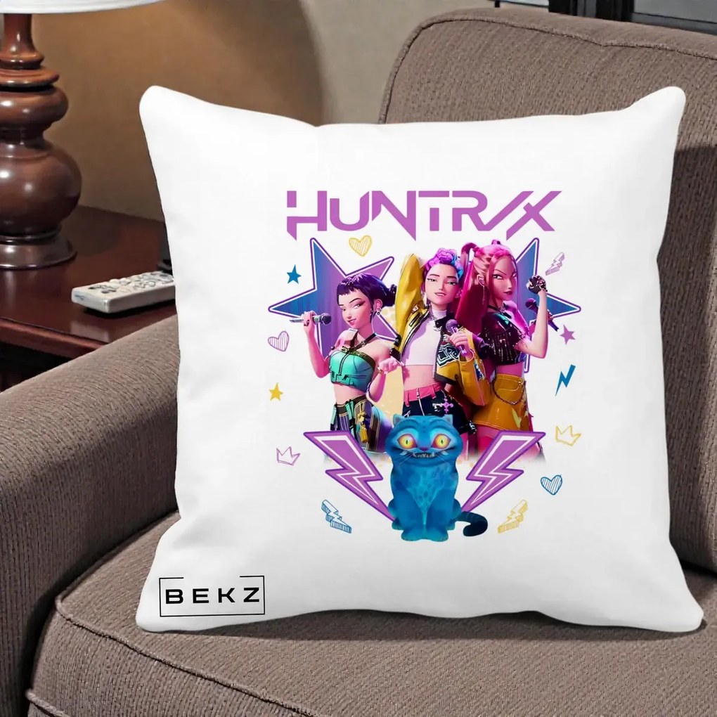 Perna Personalizata K-pop HUNTRX Trio 3D cu Pisica Fulgere, 40x40 cm, Alba Mata, Husa Detasabila, Perna Inclusa, BEKZ®