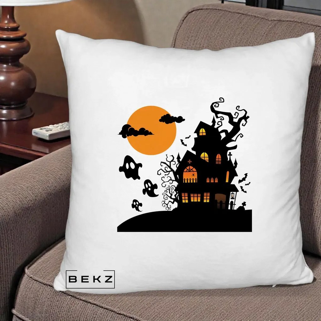 Perna Decorativa Halloween Casa Bantuita cu Fantome, 40x40 cm, Alb Pufos, Husa Detasabila, Perna Inclusa, BEKZ®