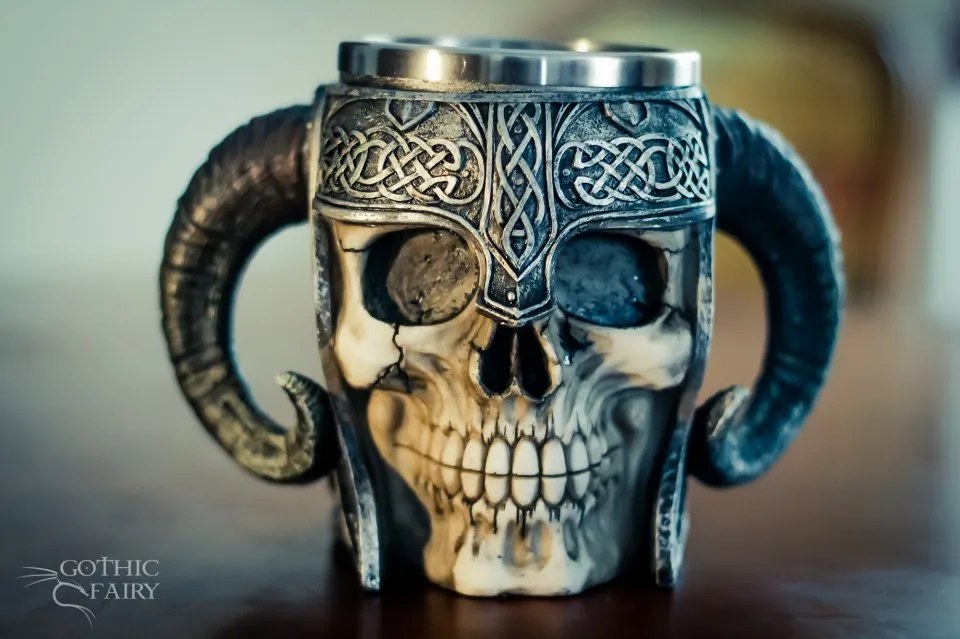 Halba Craniu de viking 14 cm