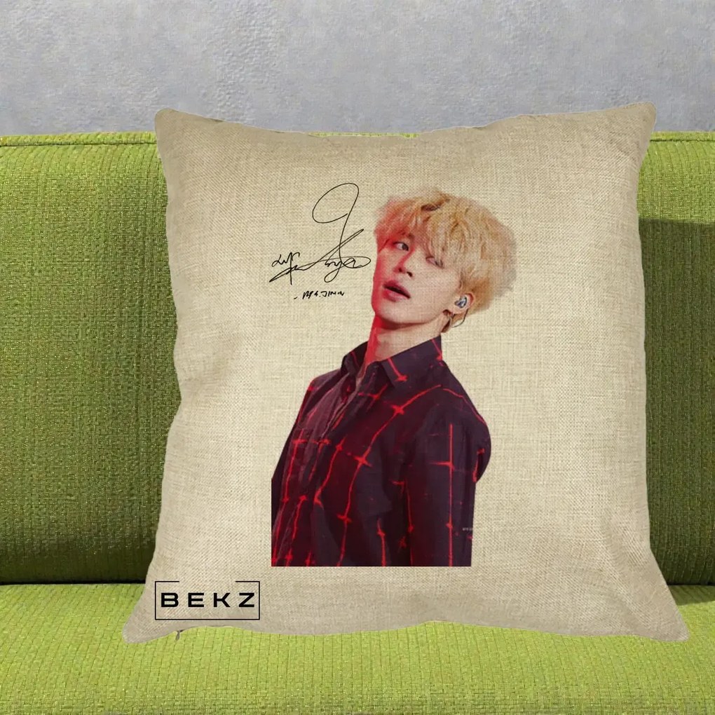 Perna Personalizata K-pop BTS Jimin Portret Artistic par Blond Autograf, 40x40 cm, Crem, Husa Detasabila, Perna Inclusa, BEKZ®
