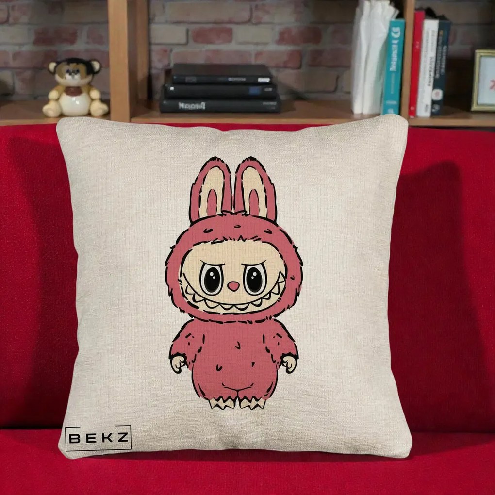 Perna Personalizata Labubu Roz Solo, 40x40 cm, Bej Canapea, Husa Detasabila, Perna Inclusa, BEKZ®