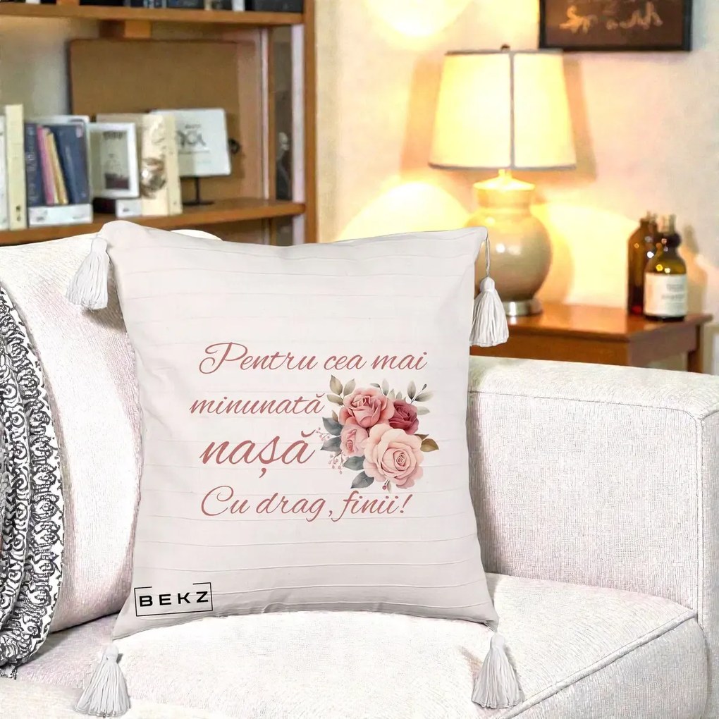 Cadou pentru Nasa - Perna Personalizata Pentru Cea mai Minunata Nasa Cu drag Finii, 40x40 cm, Bej cu Franjuri, Husa Detasabila, Perna Inclusa, BEKZ®