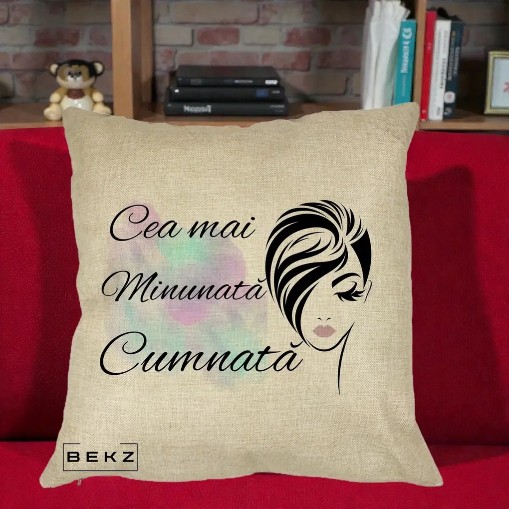 Cadou pentru Cumnata - Perna Personalizata Cea mai Minunata Cumnata cu Silueta Dama si Pete Multicolor, 40x40 cm, Crem, Husa Detasabila, Perna Inclusa, BEKZ®