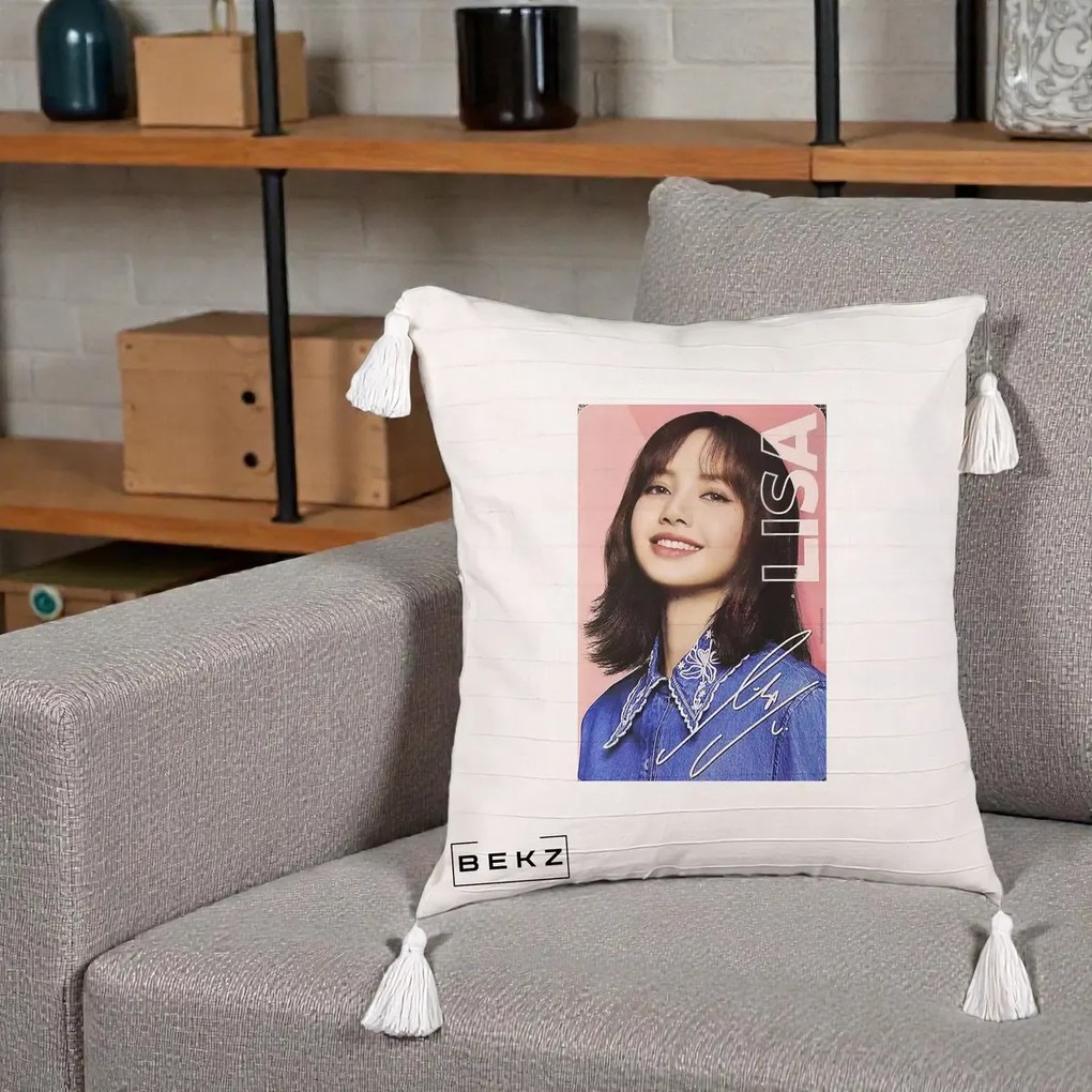 Perna Personalizata K-pop BLACKPINK Lisa cu Semnatura, 40x40 cm, Bej cu Franjuri, Husa Detasabila, Perna Inclusa, BEKZ®