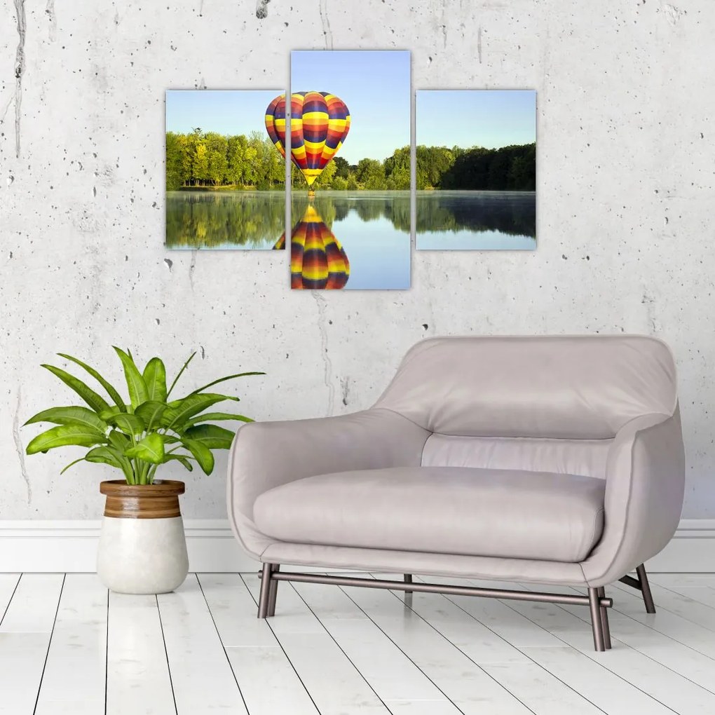 Tablou cu balon cu aer cald pe un lac (90x60 cm)
