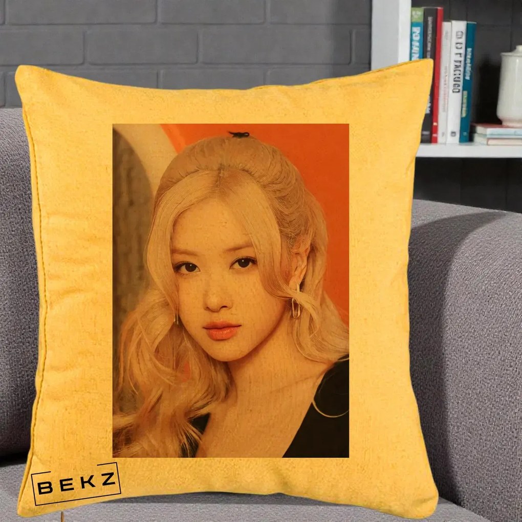 Perna Personalizata K-pop BLACKPINK cu Funda Rosie, 40x40 cm, Galben, Husa Detasabila, Perna Inclusa, BEKZ®