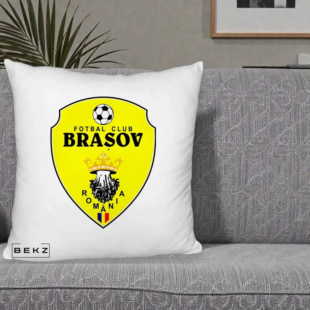 Perna Personalizata FC Brasov Fotbal Romania, 40x40 cm, Alb Pufos, Husa Detasabila, Perna Inclusa, BEKZ®