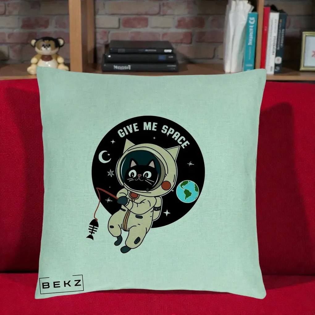 Perna Decorativa Give Me Space Pisica Astronaut, 40x40 cm, Verde Menta, Husa Detasabila, Perna Inclusa, BEKZ®