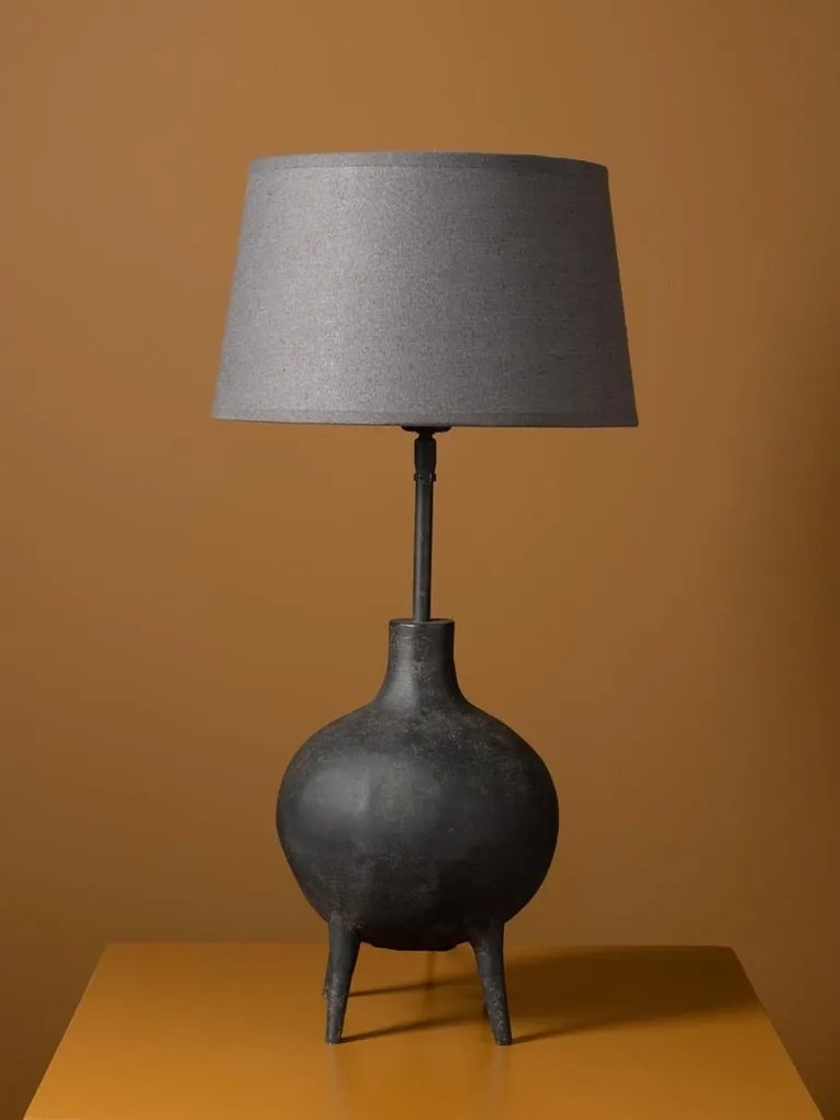 Lampă de masă din bumbac și in gri, cu structură din aluminiu gri antichizat, formă sferică, finisaj patinat, 61×30 cm, „Gilda"