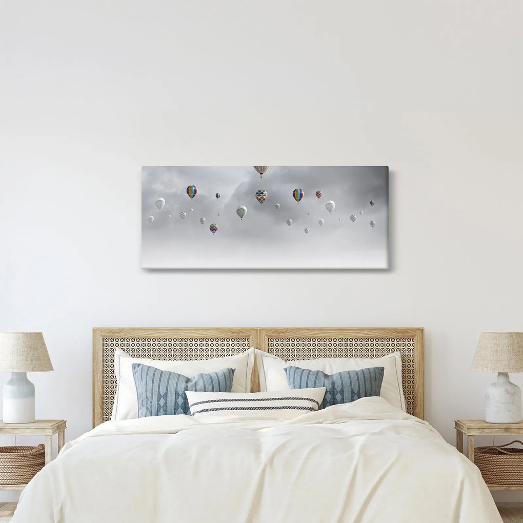 Tablou - Baloane pe perete de cărămidă (120x50 cm)