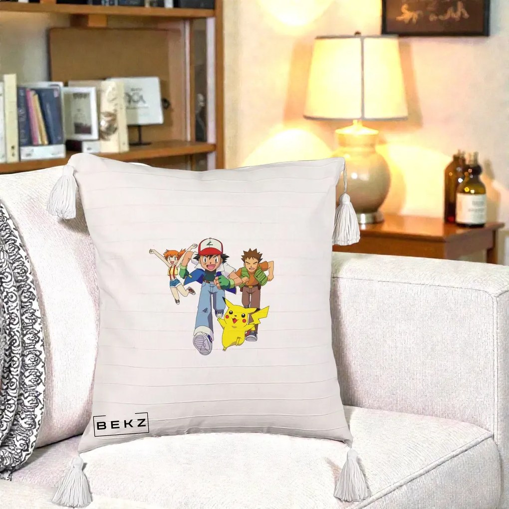 Perna Personalizata Pokemon Ash Misty Brock si Pikachu, 40x40 cm, Bej cu Franjuri, Husa Detasabila, Perna Inclusa, BEKZ®