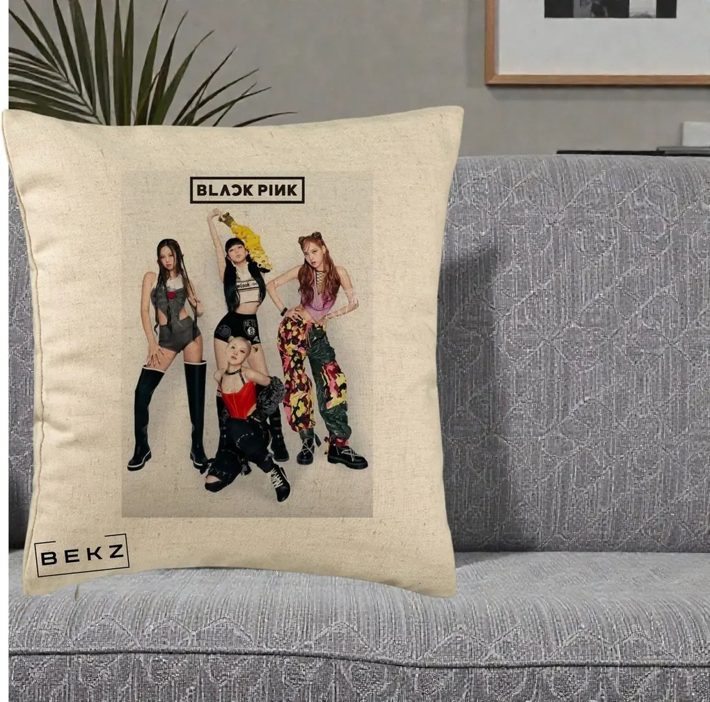 Perna Personalizata K-pop BLACKPINK Fotografie Grup Tinute Edgy, 40x40 cm, Bej, Husa Detasabila, Perna Inclusa, BEKZ®
