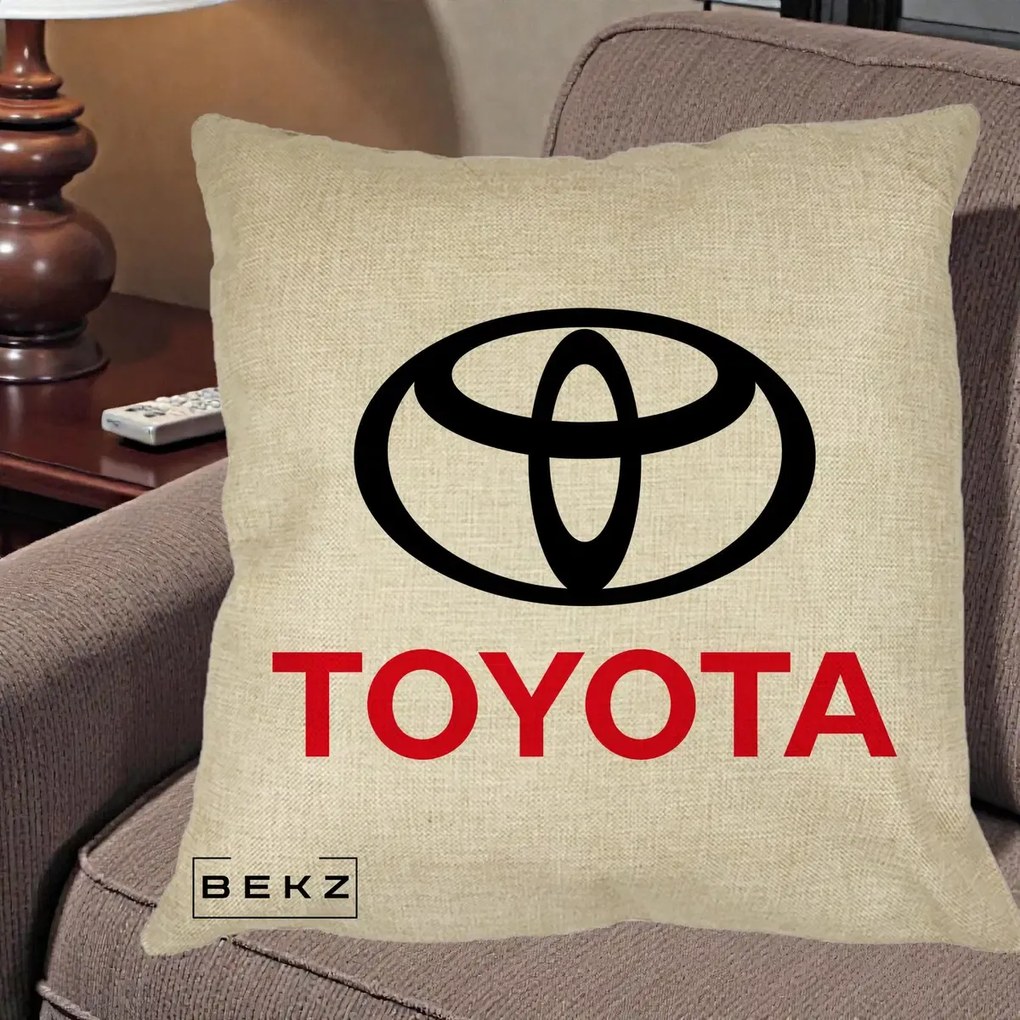 Perna Personalizata cu emblema Toyota, 40x40 cm, Crem, Husa Detasabila, Perna Inclusa, BEKZ®