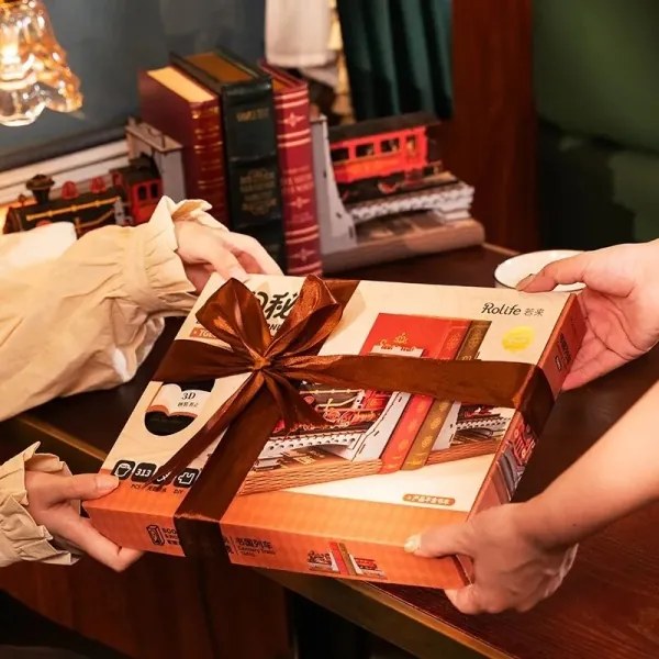 Puzzle 3D RoboTime suport de cărți în formă de locomotivă cu aburi istorică