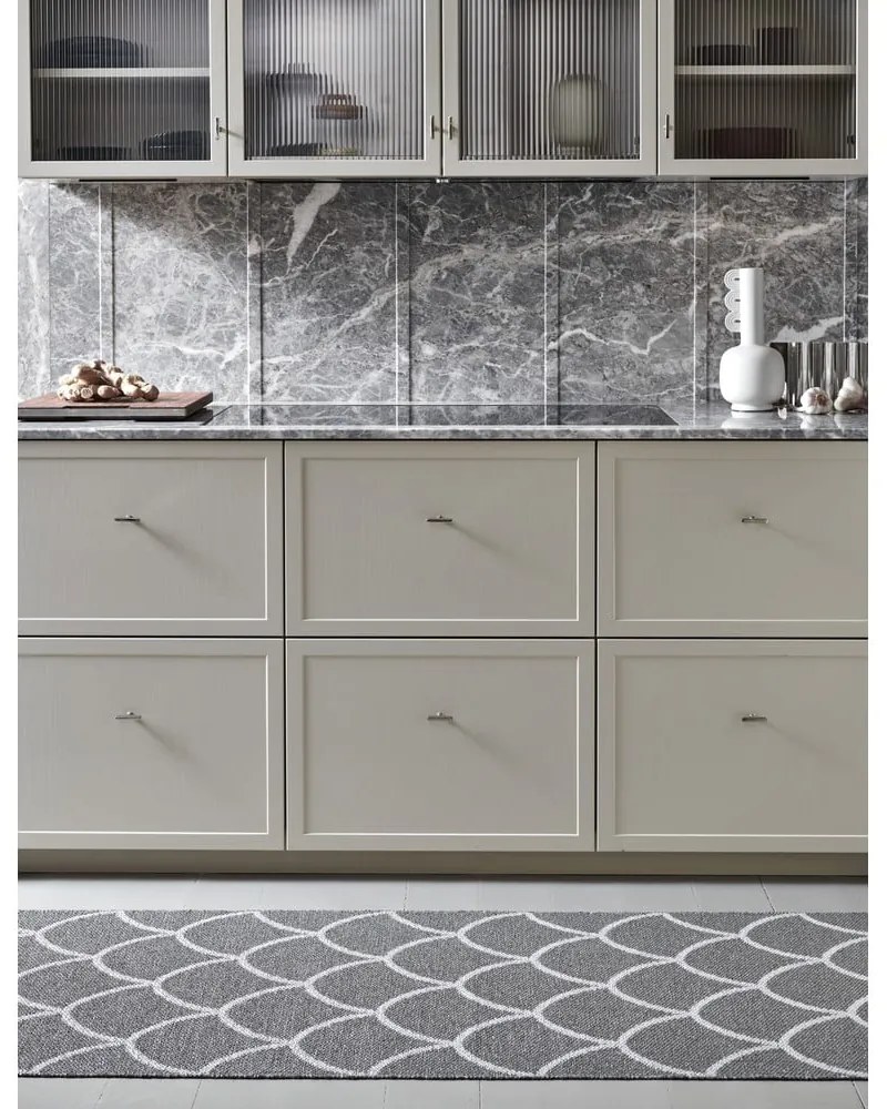 Covor tip traversă pentru interior și exterior gri 70x300 cm Kotte Charcoal – Pappelina