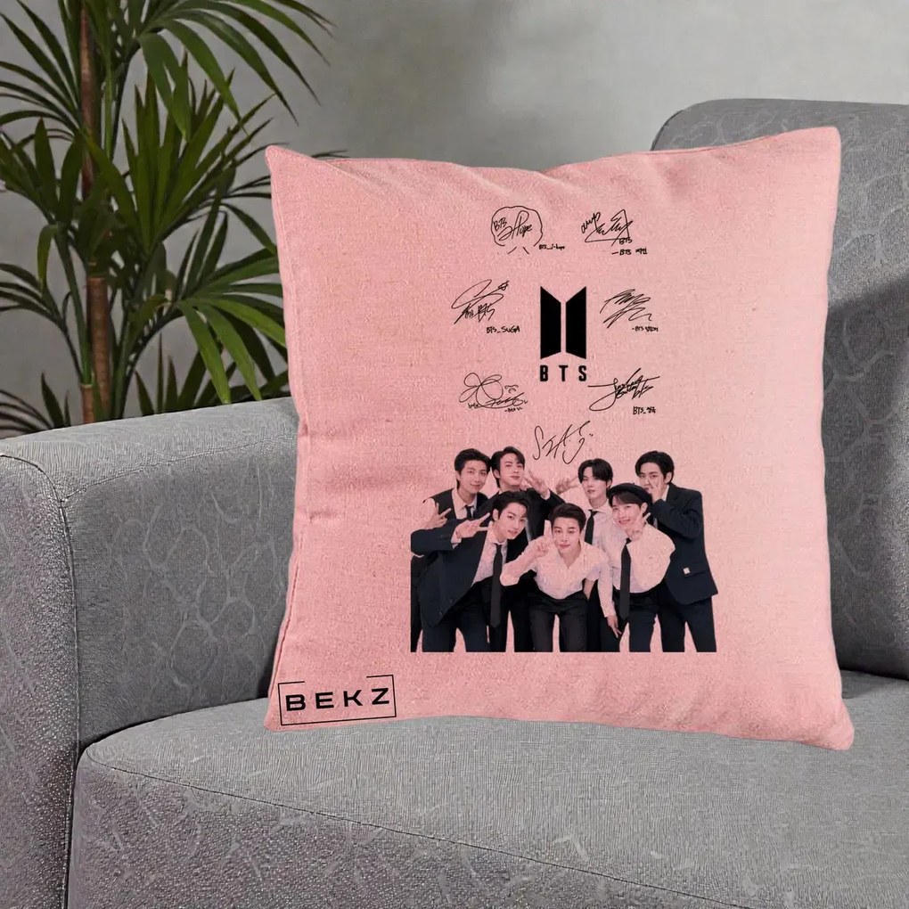 Perna Personalizata K-pop BTS Autografe Toti Membrii cu Fotografie, 40x40 cm, Roz, Husa Detasabila, Perna Inclusa, BEKZ®