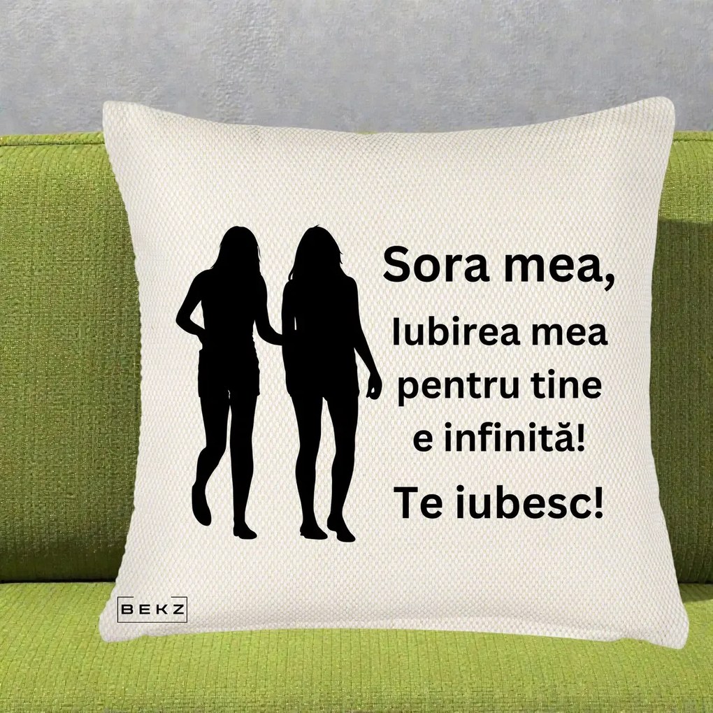 Cadou pentru Sora - Perna Personalizata Sora Mea Te Iubesc Siluete Negre Tinand Maini, 40x40 cm, Crem Reliefat, Husa Detasabila, Perna Inclusa, BEKZ®