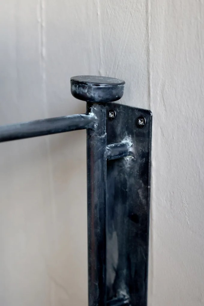 Masuta laterala de perete, neagra, din lemn masiv si metal D35cm, Clayn
