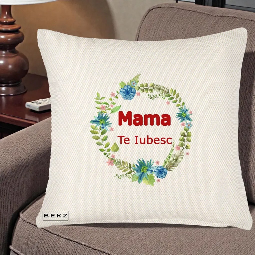 Cadou pentru Mama - Perna Personalizata Mama Te Iubesc Flori Albastre, 40x40 cm, Crem Reliefat, Husa Detasabila, Perna Inclusa, BEKZ®