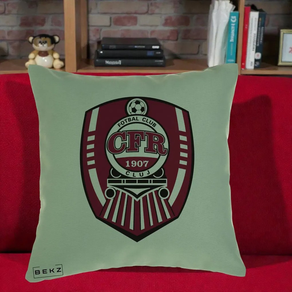 Perna Personalizata CFR Cluj Fotbal Club 1907, 40x40 cm, Verde, Husa Detasabila, Perna Inclusa, BEKZ®