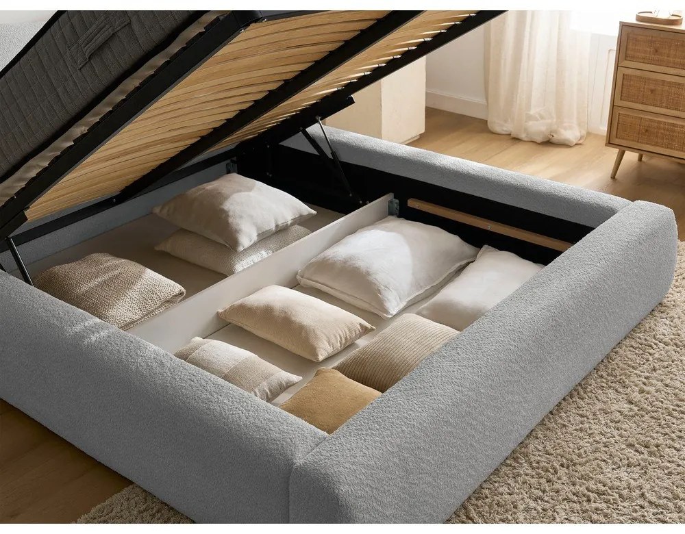 Pat matrimonial gri deschis tapițat cu spațiu de depozitare cu somieră 180x200 cm Orlane – Bobochic Paris