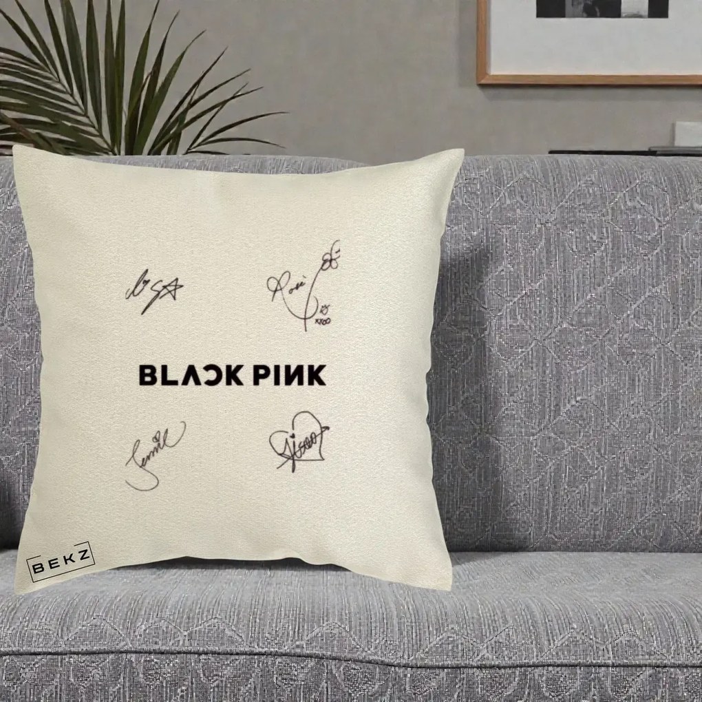 Perna Personalizata K-pop BLACKPINK Tinute Negre Grup Simplu, 40x40 cm, Ecru, Husa Detasabila, Perna Inclusa, BEKZ®