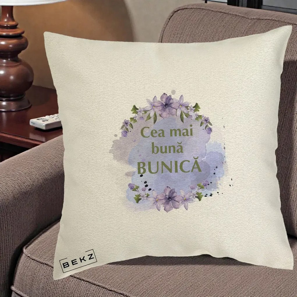 Cadou pentru Bunica - Perna Personalizata Cea Mai Buna Bunica Flori Mov Acuarela Auriu, 40x40 cm, Ecru, Husa Detasabila, Perna Inclusa, BEKZ®
