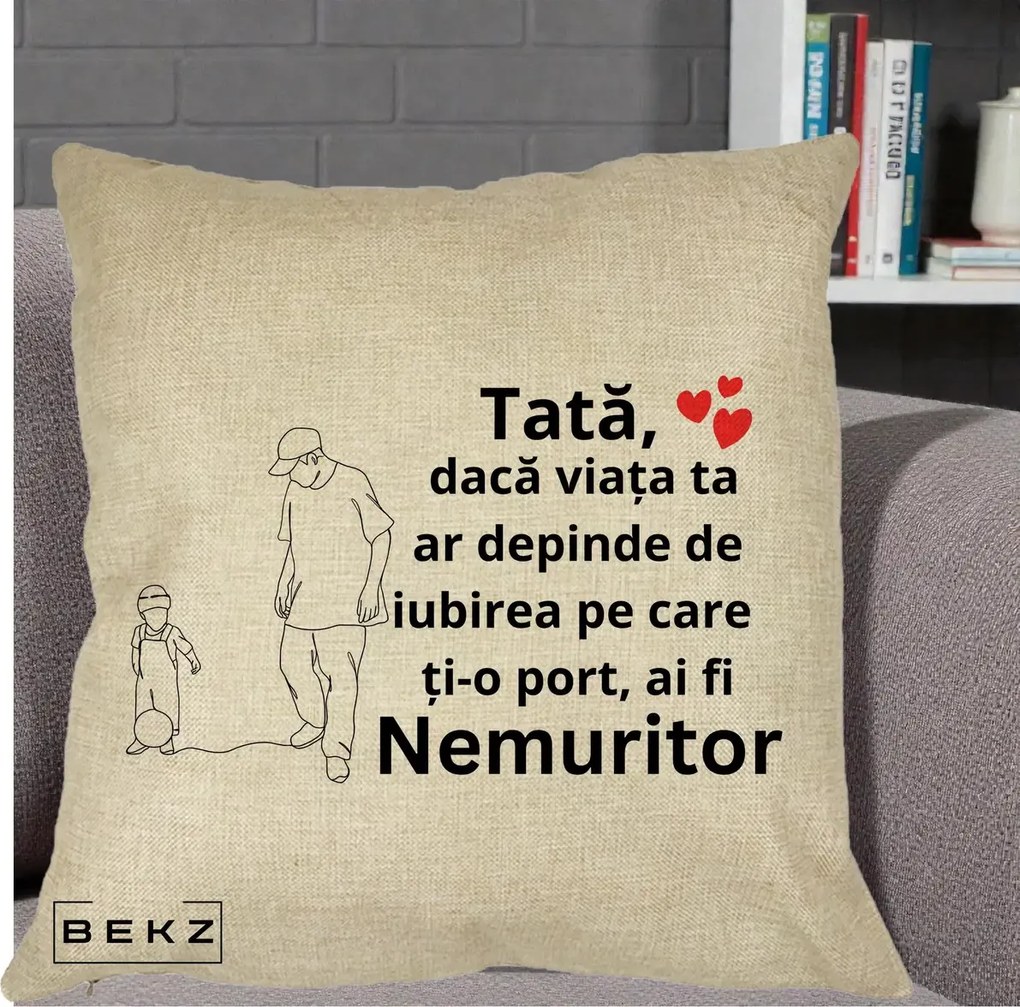 Cadou pentru Tata - Perna Personalizata Tata Nemuritor Joaca cu Mingea, 40x40 cm, Crem, Husa Detasabila, Perna Inclusa, BEKZ®