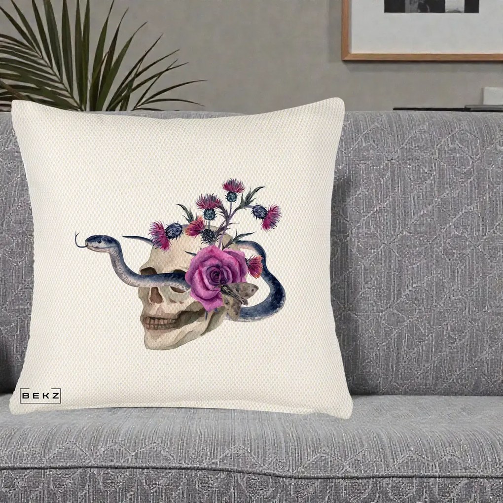 Perna Decorativa Craniu cu Sarpe si Trandafiri Gothic, 40x40 cm, Crem Reliefat, Husa Detasabila, Perna Inclusa, BEKZ®